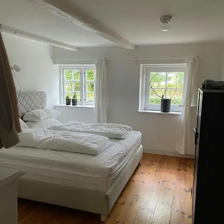 Thatched Brick House Near The River Schlei Nyaraló *