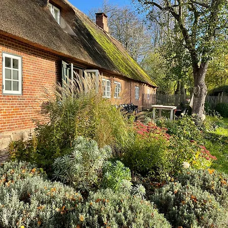 Thatched Brick House Near The River Schlei Nyaraló